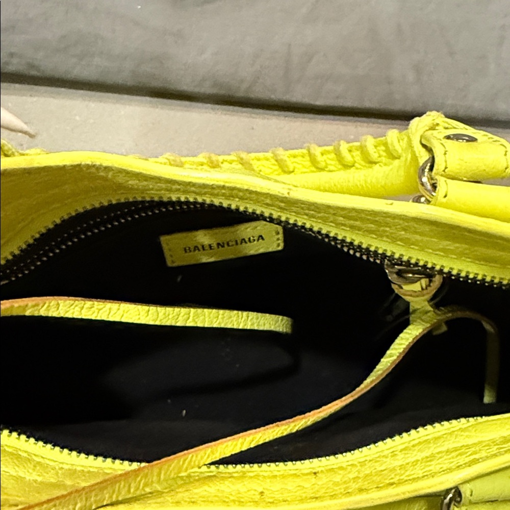 Balenciaga Mini Bag in Vibrant Neon Yellow - Picture 4 of 4